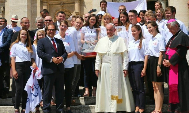 Uczestnicy Rejsu Niepodległości z ministerm Gróbarczykiem u papieża Franciszka