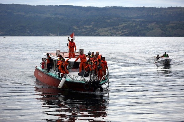 Ponad 190 osób zaginionych po zatonięciu promu na jeziorze Toba