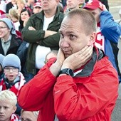 ◄	Ks. Rafał Babicki mocno przeżywał sytuację na stadionie.