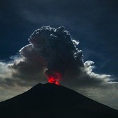 Lotnisko na Bali zamknięte z powodu erupcji wulkanu