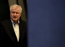 Horst Seehofer rezygnuje z funkcji szefa MSW i lidera CSU