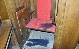 Sprawca rozlał atrament w dwóch konfesjonałach oraz w kropielnicy