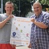 Paweł Jaskulski (po lewej) i Wojciech Bystry zachęcają do korzystania z nowej aplikacji "Arrels"