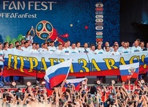 Piłkarze Rosji rozpostarli przed kibicami transparent: „Gramy dla was”. To zjednoczyło Rosjan.