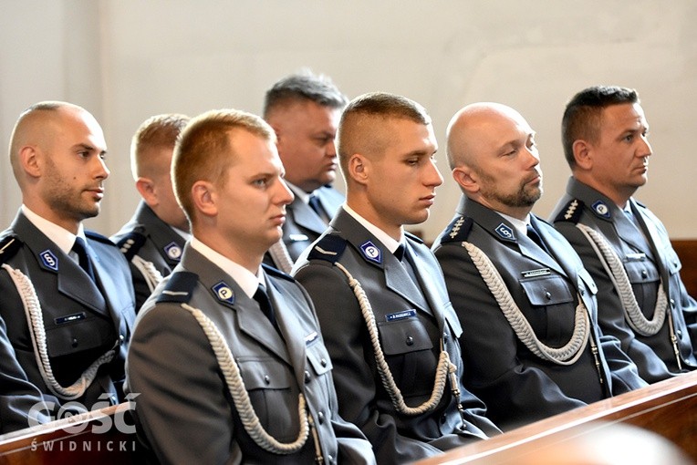 Spotkanie świdnickich policjantów na Mszy św.