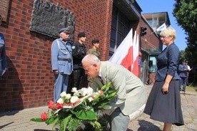 Złożono kwiaty pod murami aresztu, gdzie znajduje się tablica upamiętniająca osadzenie Józefa Piłsudskiego i Kazimierza Sosnkowskiego w gdańskim więzieniu