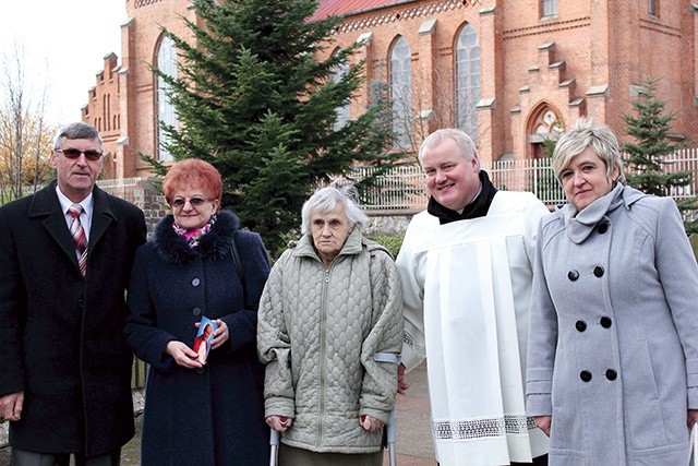 Ostatnia wizyta pani Cecylii w Janowcu Kościelnym w listopadzie 2012 r. i spotkanie z dawnymi wychowankami.