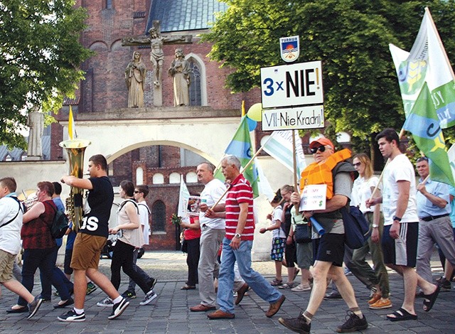 Jeden z licznych protestów mieszkańców podopolskich gmin przeciwko powiększeniu Opola ich kosztem.