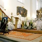 Msza św. w Bobolicach i ucałowanie Piety