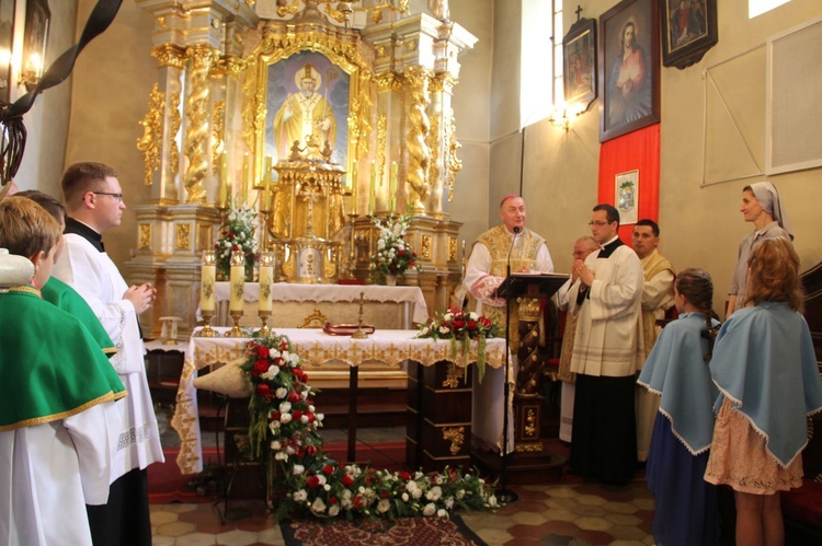 Biskup Andrzej Jeż w Siedliskach k. Bobowej