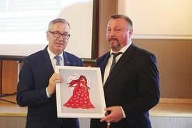 Wiceminister Stanisław Szwed podziękował  za pomoc w przygotowaniu konsultacji prezesowi SI Eurobeskidy Stanisławowi Handerkowi