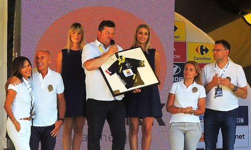 Burmistrz Szczyrku Antoni Byrdy otrzymał specjalne podziękowanie od Czesława Langa i ekipy Tour de Pologne.