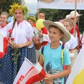 27. pielgrzymka diecezjalna dotarła do domu Matki. W bieli i czerwieni...