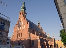 Kościół św. Jana jest zabytkową świątynią wzniesioną w I poł. XIV w.