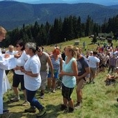 Siódme spotkanie 6. Ewangelizacji w Beskidach odbyło się w majestatycznej scenerii widoków z Rycerzowej