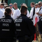 Policjant ranny w starciach neonazistów z antyfaszystami w Berlinie