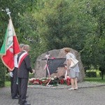 Pod pomnikiem ks. Romana Kotlarza