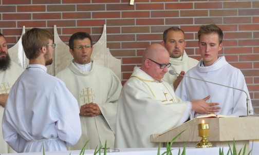 Oazowicze dziękowali ks. Marcinowi Aleksemu za jego gościnność w parafii św. Pawla