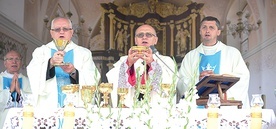 ▲	Uroczystościom przewodniczył metropolita warmiński.