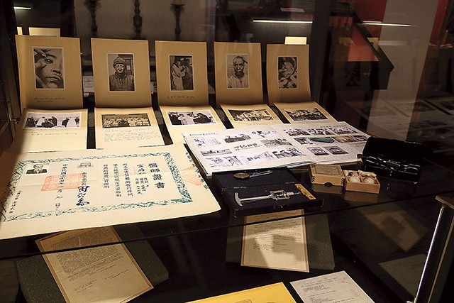 ▲	W muzeum można zobaczyć m.in. dokumenty, publikacje oraz narzędzia okulistyczne z tamtych czasów.