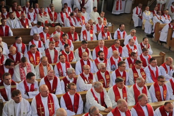 Abp Skworc do kapłanów: Sięgnijmy po oręż postu