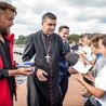 Bp Wojciech Osial gratulował młodzieży, która szkoli się w Wodnym Ochotniczym Pogotowiu Ratunkowym