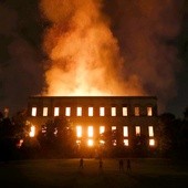 Płonie Muzeum Narodowe w Rio de Janeiro