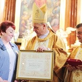 Laureatka odebrała odznaczenie i papieski dyplom.