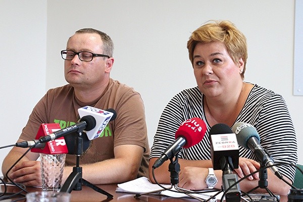 Dagmara Kornacka i Karol Majewski zachęcają, by mądrze wspierać osoby wykluczone.