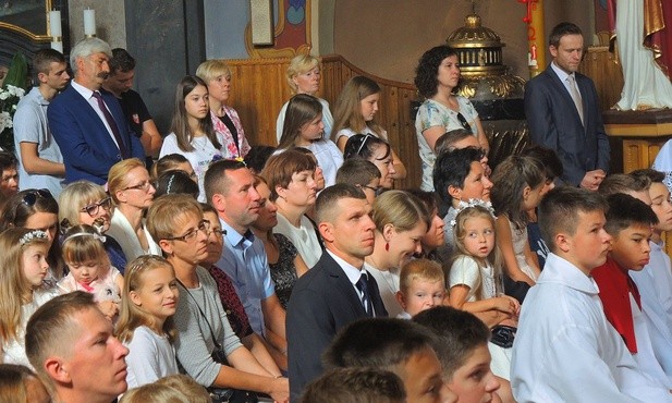Mieszkańcy Inwałdu wypełnili swoją świątynię w dniu odpustu ku czci Narodzenia NMP 