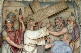 Jezus bierze krzyż