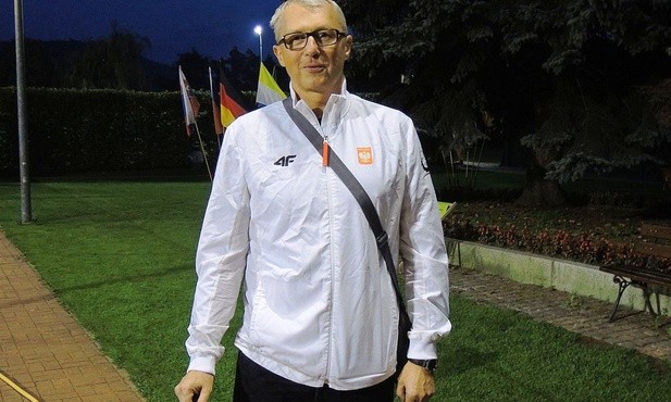 Ks. Jacek Gasidło – wikary w Szczyrku, jest jednym z uczestników mistrzostw księży w tenisie ziemnym