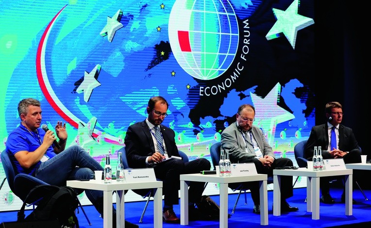 Ponad 4 tys. gości z Europy, Azji i USA uczestniczyło od 4 do 6 września w Forum Ekonomicznym w Krynicy. Na zdjęciu: uczestnicy dyskusji o związkach polityki i biznesu.