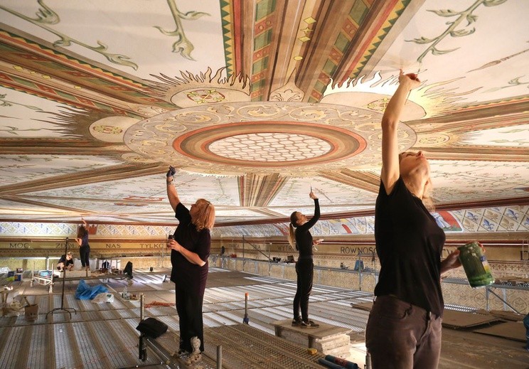 Renowacja malowideł w budynku Sokoła