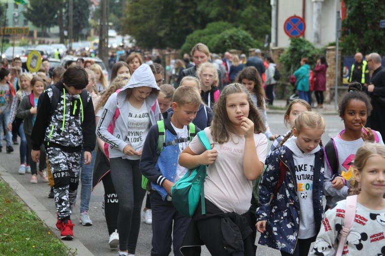 Pielgrzymka dzieci do Rostkowa