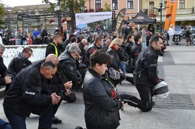 Uczestnicy zlotu uczestniczyli we Mszy św. na Starym Rynku w Płocku