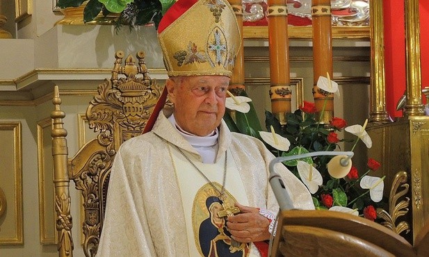 85-letni bp Adam Dyczkowski, pochodzący z kęckiej parafii świętych Małgorzaty i Katarzyny