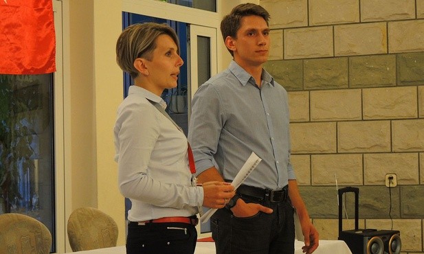 Ratownicy - Joanna Markieton i Bartłomiej Iskierka - mówili uczestnikom manewrów " O pacjentach, których się boimy"