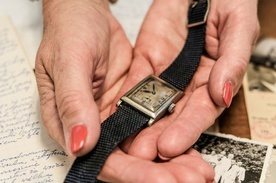 Zegarek ojca jest jedną z pamiątek przekazanych muzeum