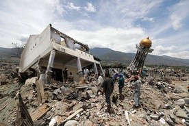 Ok 5 tys. osób zaginionych w trzęsieniu ziemi
