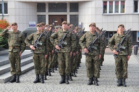 Region. Kolejni żołnierze z 13. Śląskiej Brygady Obrony Terytorialnej jadą na białoruską granicę