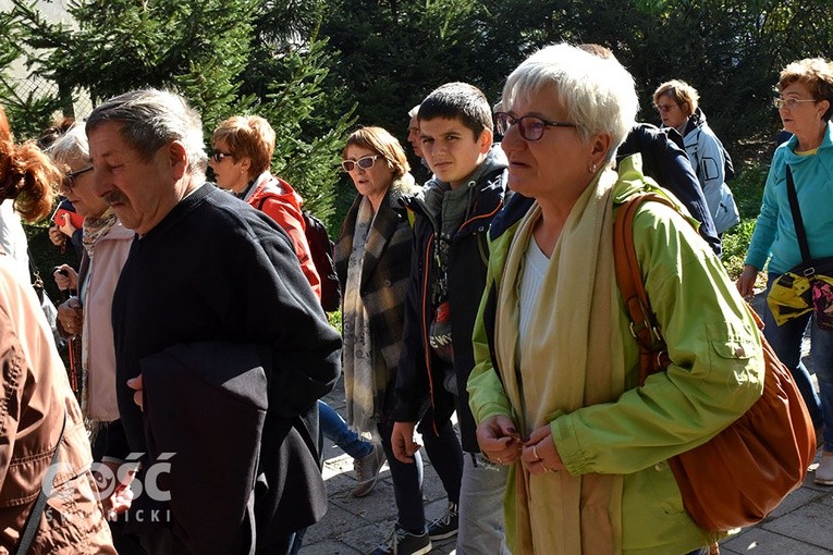 Pielgrzymka róż różańcowych do Barda Śląskiego