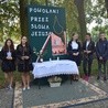 Ostatni ołtarz przygotowała młodzież z gimnazjum w Głuchowie