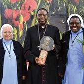 ▲	Wyróżnienie dla zambijskiego biskupa.