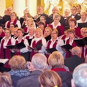 Połączone chóry tworzy prawie 50 osób.