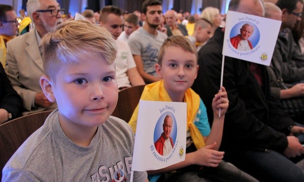 Postać i nauczanie św. Jana Pawła II trzeba przybliżać zwłaszcza młodemu pokoleniu 