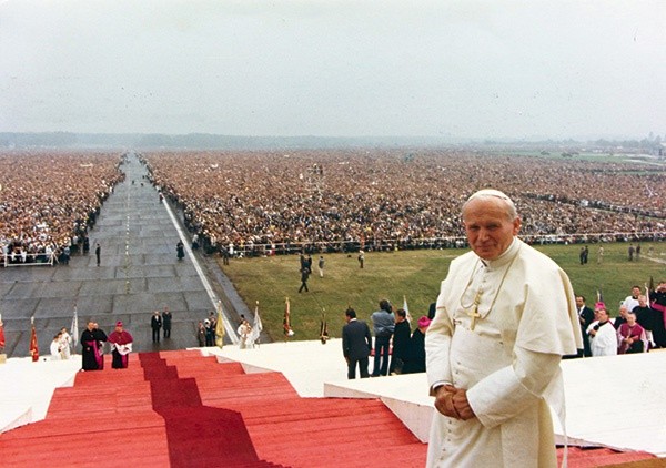 ▲	Jan Paweł II na katowickim Muchowcu 20 czerwca 1983 r. 