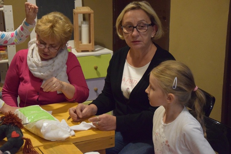 Warsztaty dla seniorów i dzieci w Żyrardowie