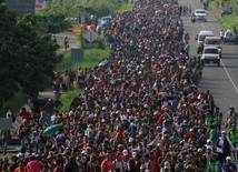 Wielotysięczna karawana migrantów przekroczyła granicę