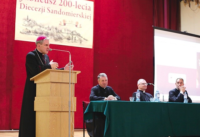 Wykłady odbyły się w Katolickim Domu Kultury w Sandomierzu.